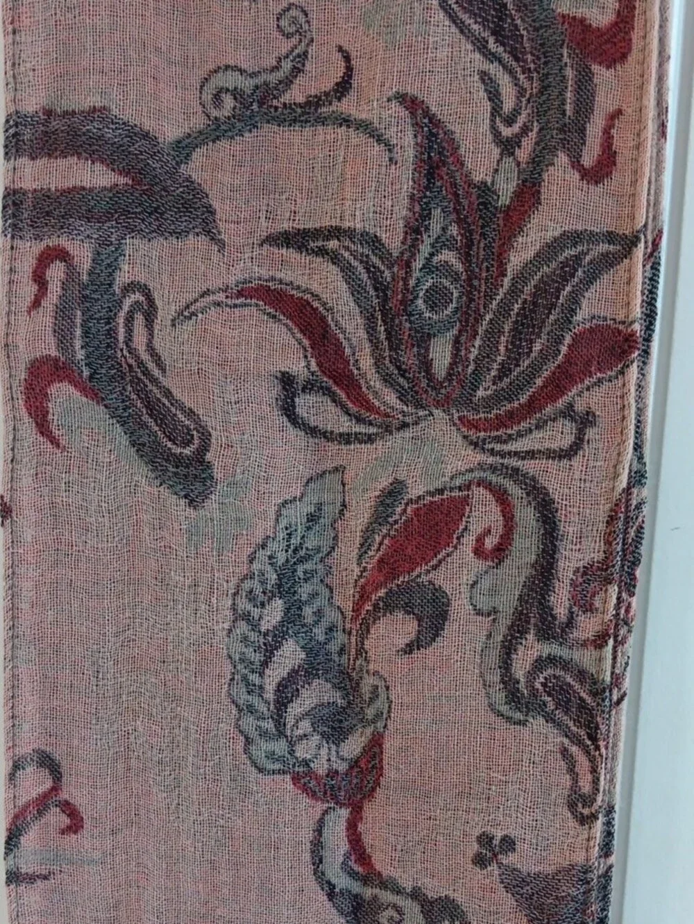 Vintage Pure New Wool Paisley Scarf 58x7 Pink Burgundy Made in India Fringe